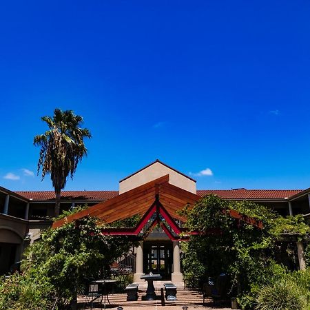 Vineyard Court Designer Suites Hotel College Station Esterno foto