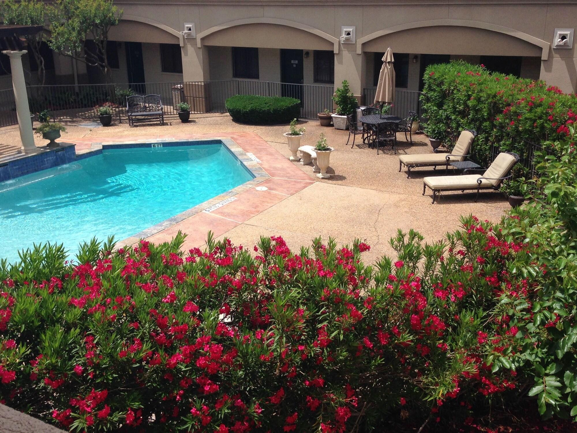 Vineyard Court Designer Suites Hotel College Station Esterno foto