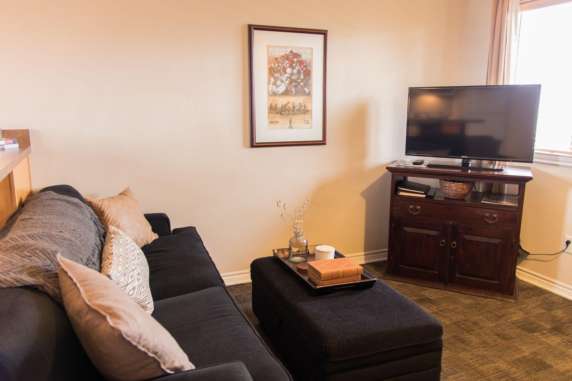 Vineyard Court Designer Suites Hotel College Station Esterno foto