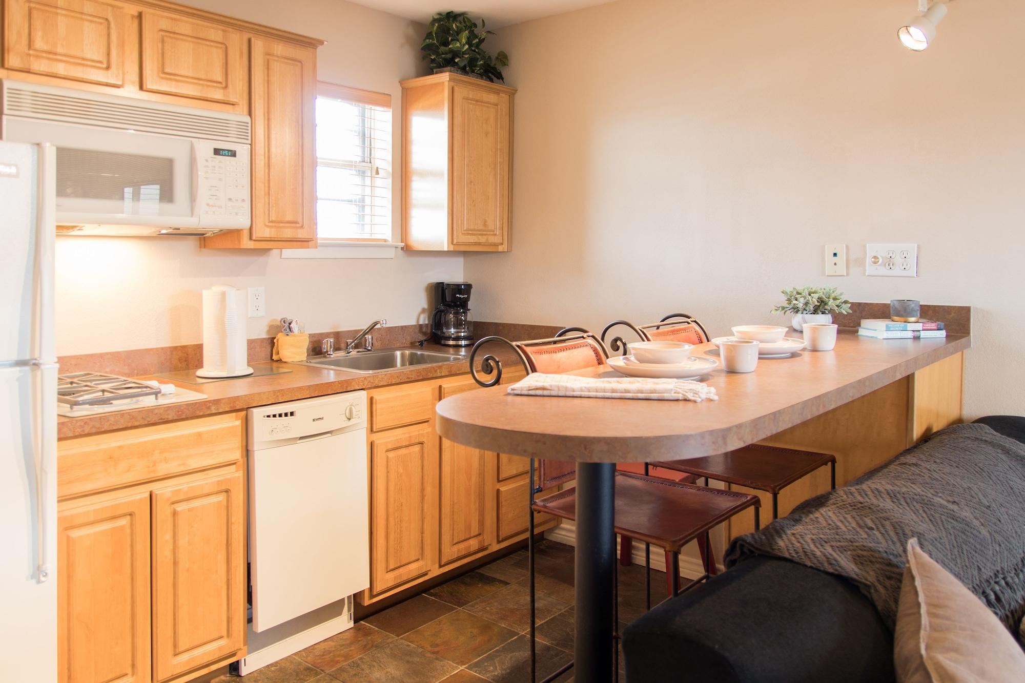 Vineyard Court Designer Suites Hotel College Station Esterno foto