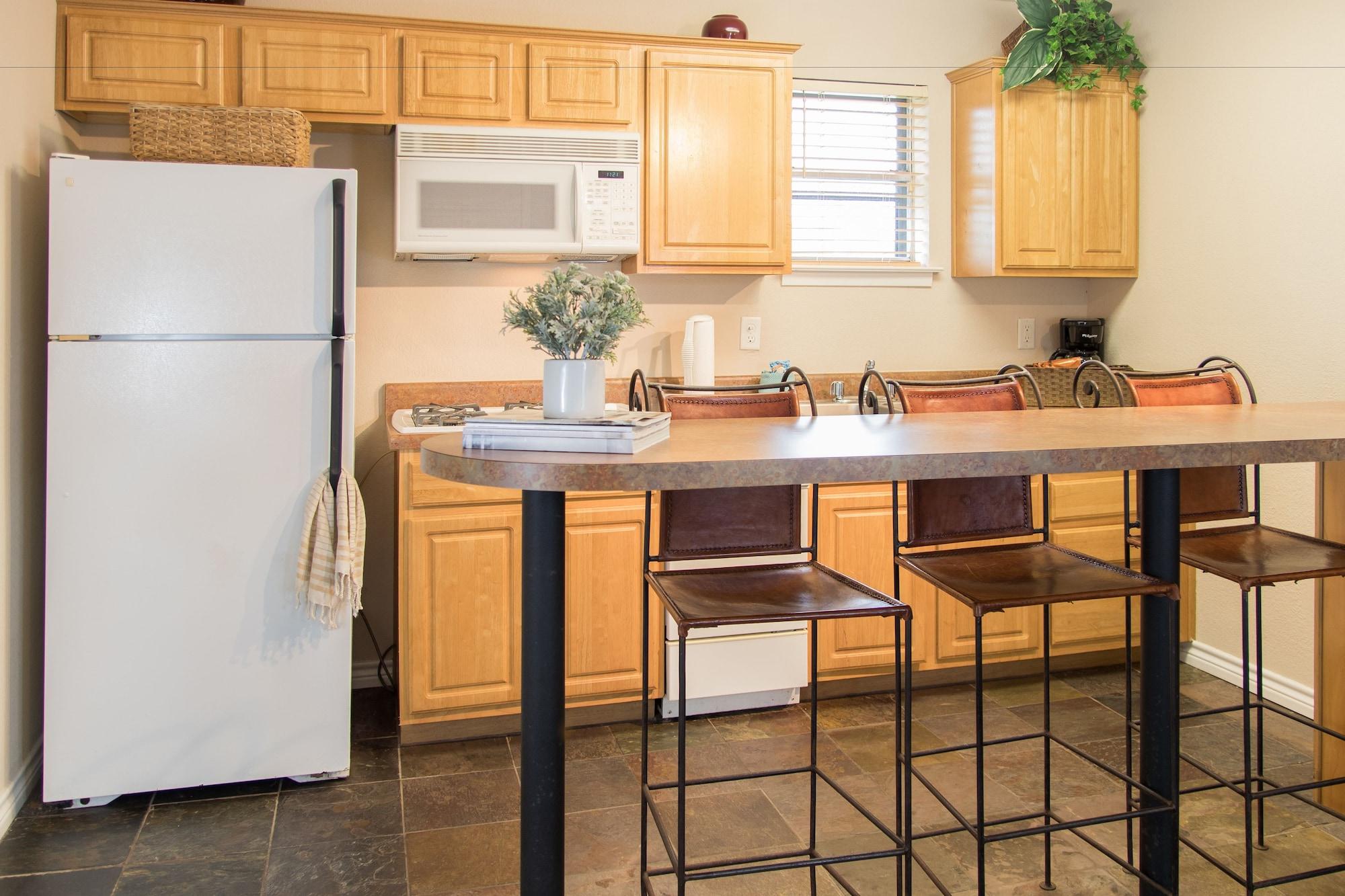 Vineyard Court Designer Suites Hotel College Station Esterno foto