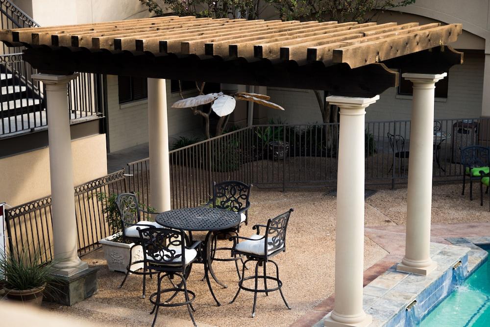Vineyard Court Designer Suites Hotel College Station Esterno foto